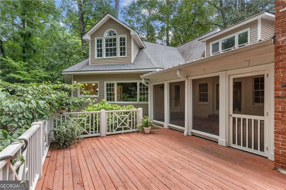 1037 Davis DR Sandy Springs, GA 30327