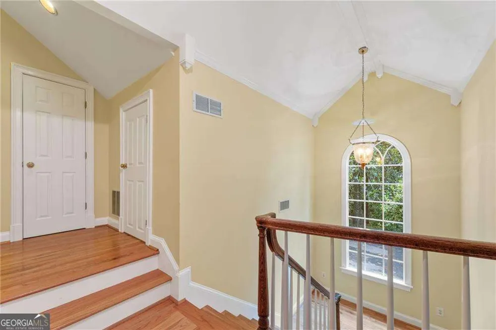 1037 Davis DR Sandy Springs, GA 30327