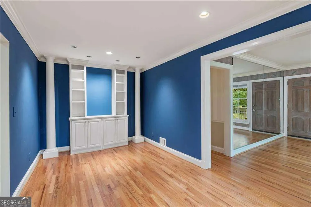 1037 Davis DR Sandy Springs, GA 30327