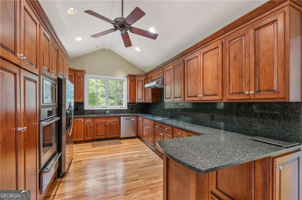 1037 Davis DR Sandy Springs, GA 30327
