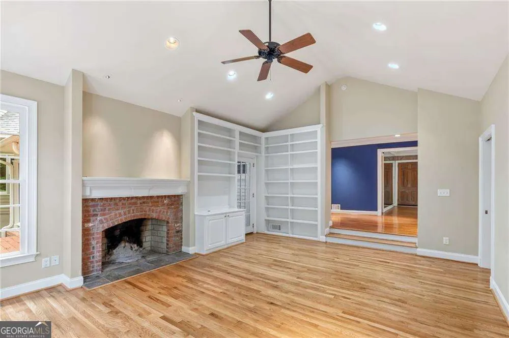 1037 Davis DR Sandy Springs, GA 30327