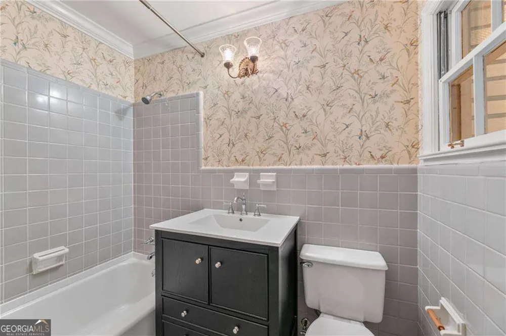 1037 Davis DR Sandy Springs, GA 30327