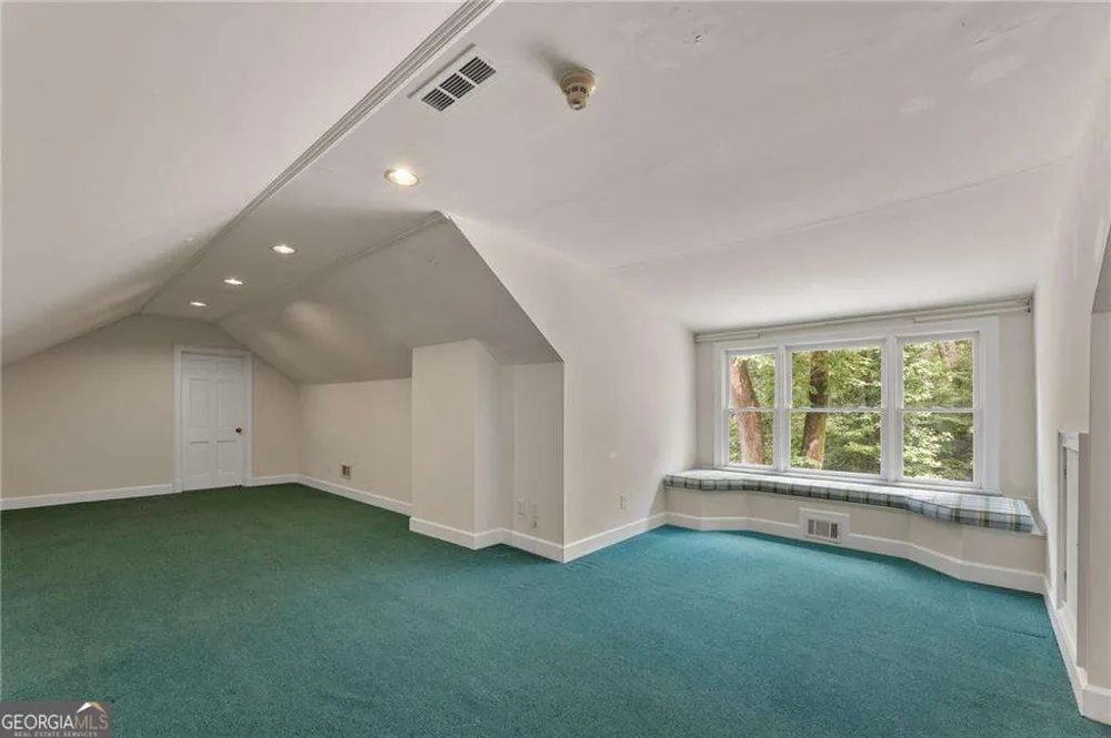 1037 Davis DR Sandy Springs, GA 30327