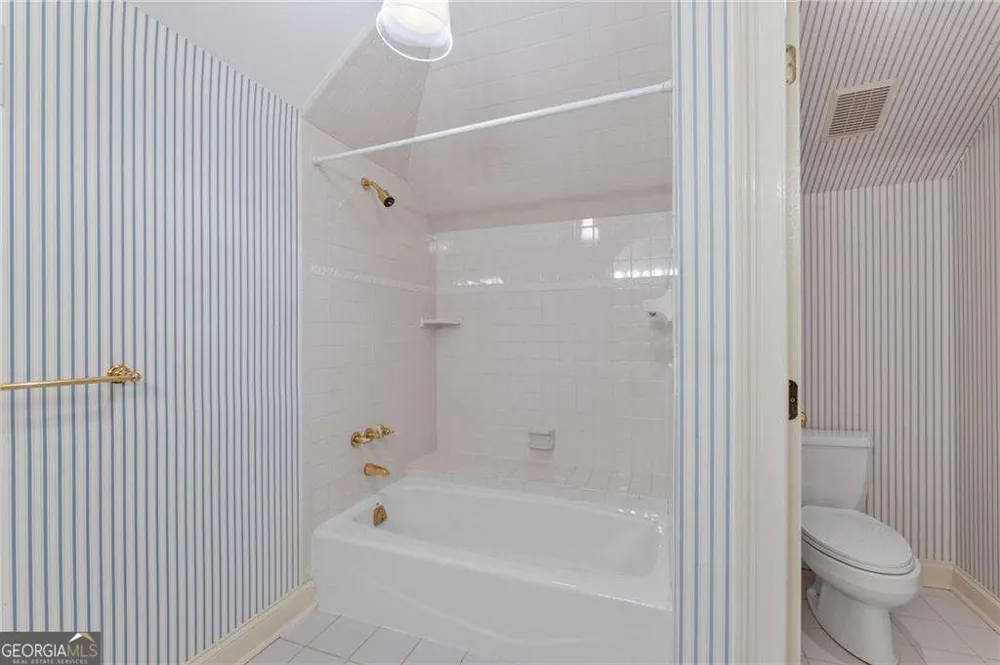1037 Davis DR Sandy Springs, GA 30327