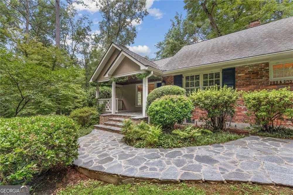 1037 Davis DR Sandy Springs, GA 30327