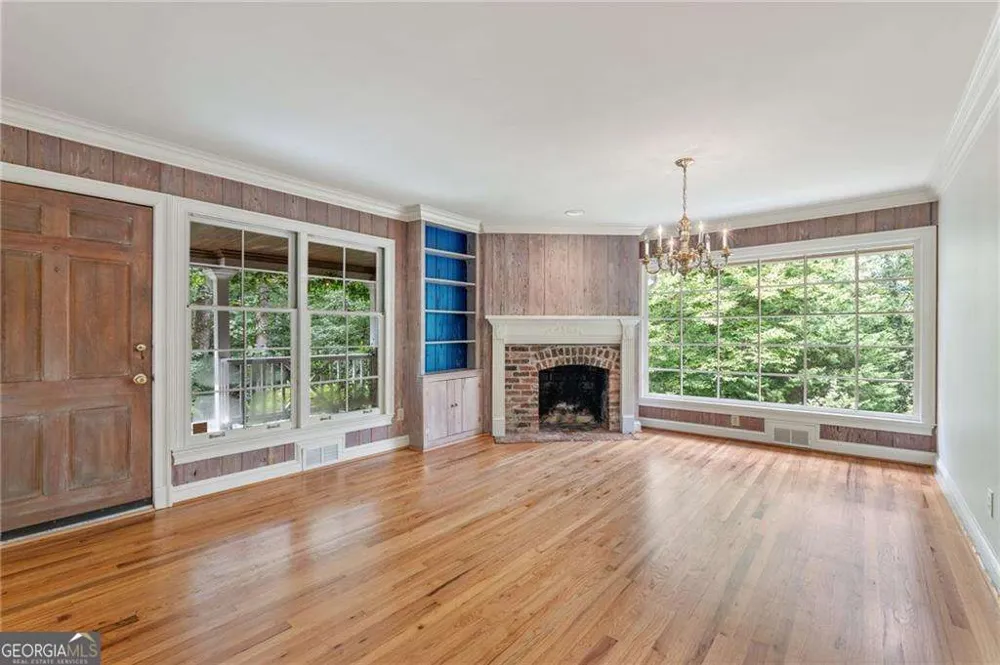 1037 Davis DR Sandy Springs, GA 30327
