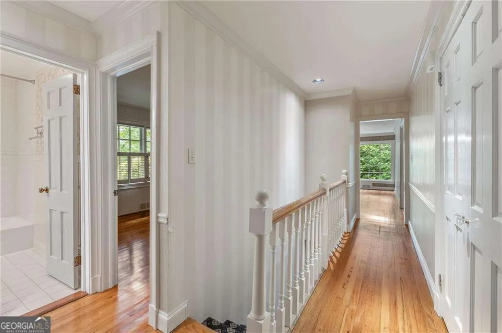 1037 Davis DR Sandy Springs, GA 30327