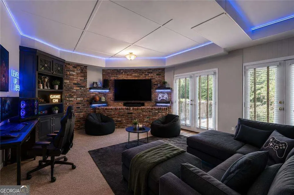 1037 Davis DR Sandy Springs, GA 30327