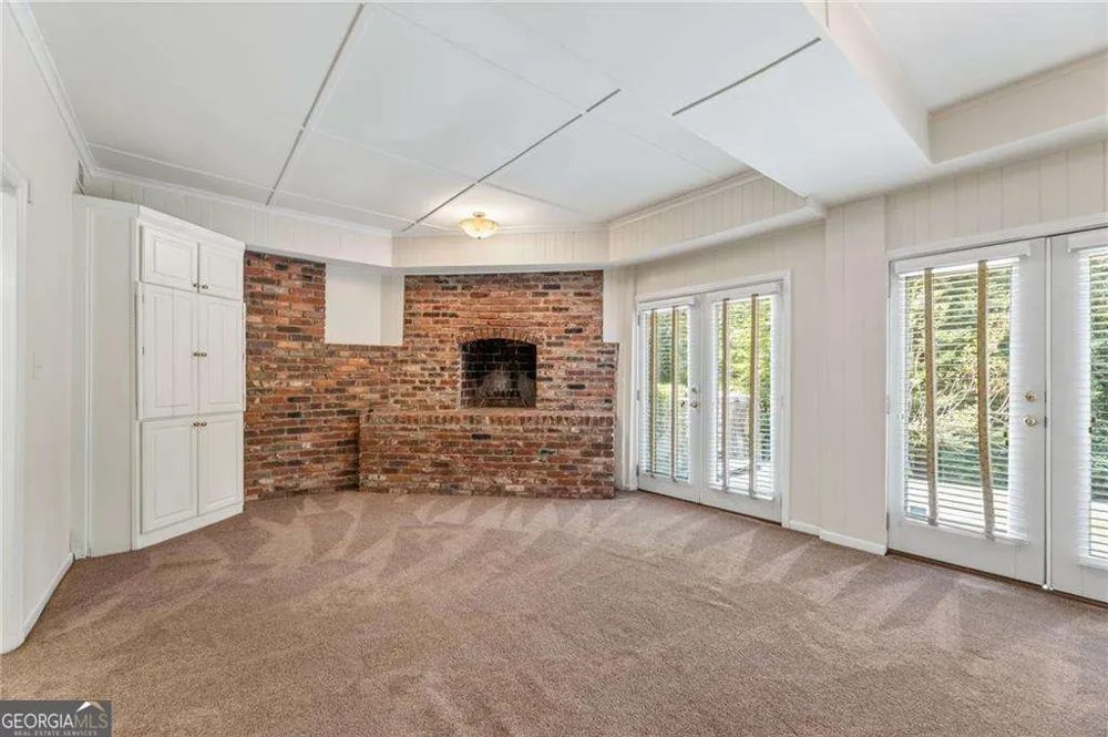 1037 Davis DR Sandy Springs, GA 30327
