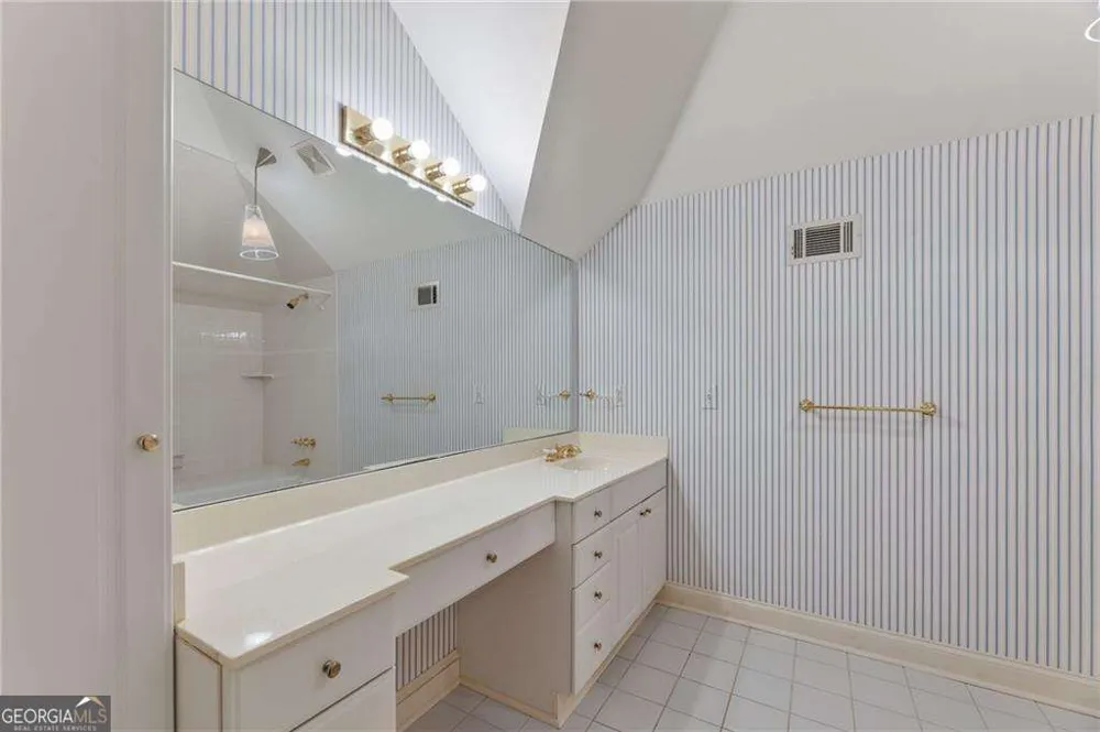 1037 Davis DR Sandy Springs, GA 30327