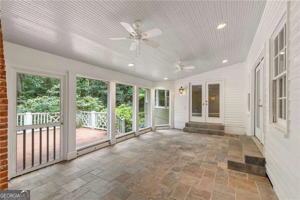 1037 Davis DR Sandy Springs, GA 30327