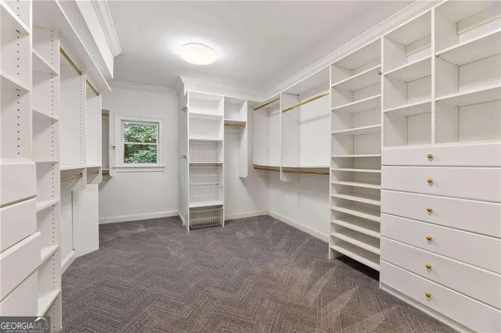 1037 Davis DR Sandy Springs, GA 30327