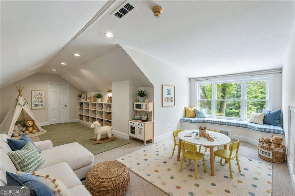 1037 Davis DR Sandy Springs, GA 30327