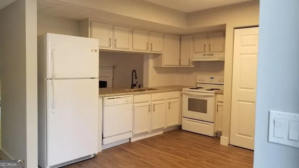 8852 Long Beach CIR Sandy Springs, GA 30350