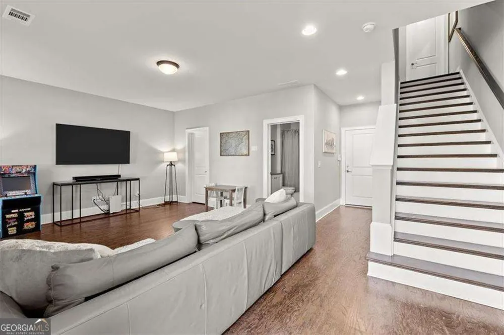 160 Clover CT Roswell, GA 30075