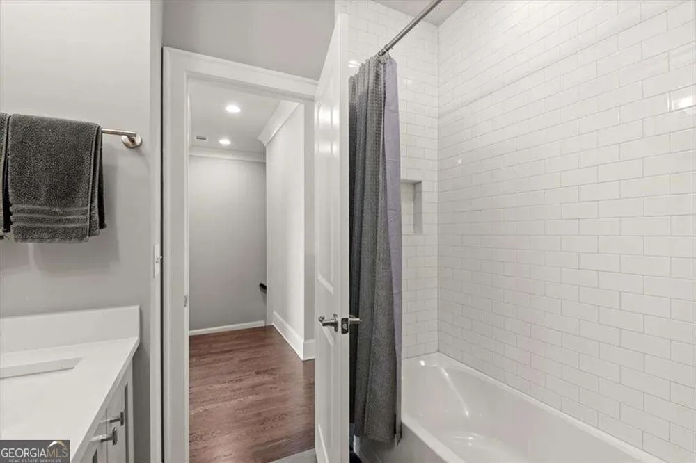 160 Clover CT Roswell, GA 30075