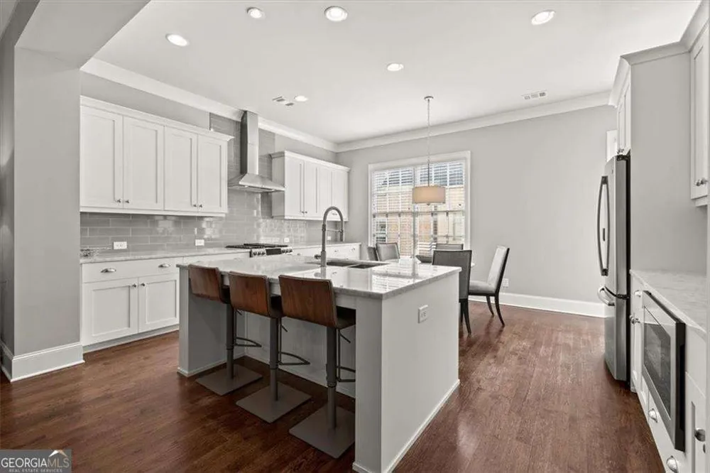 160 Clover CT Roswell, GA 30075
