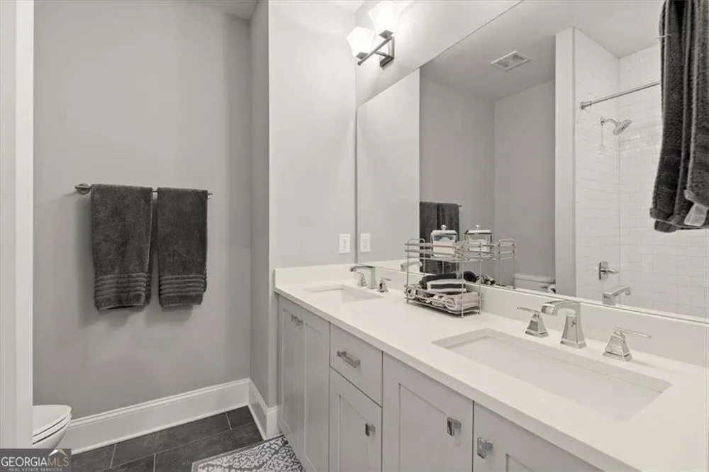 160 Clover CT Roswell, GA 30075
