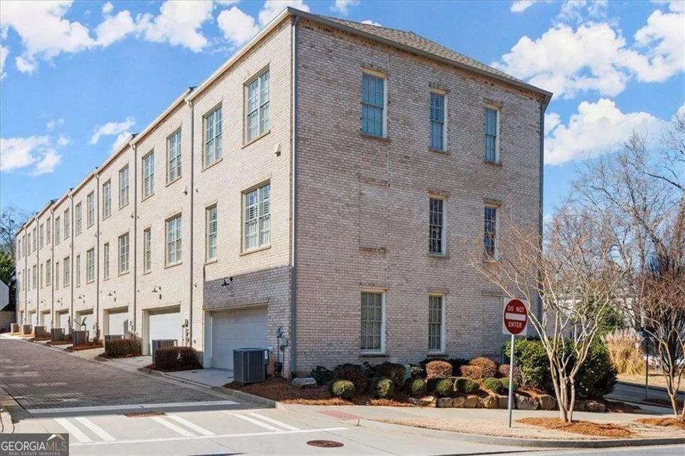 160 Clover CT Roswell, GA 30075