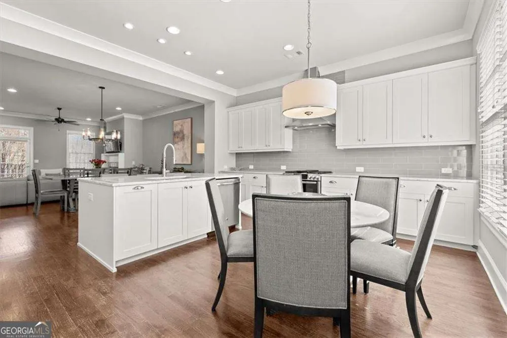 160 Clover CT Roswell, GA 30075