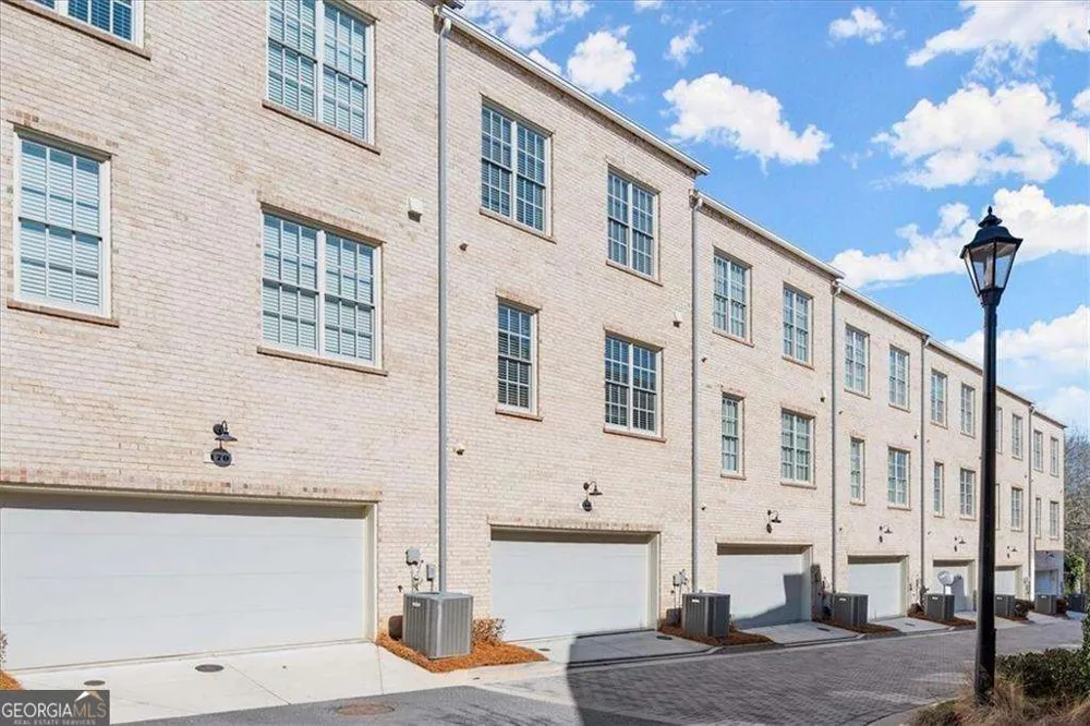 160 Clover CT Roswell, GA 30075
