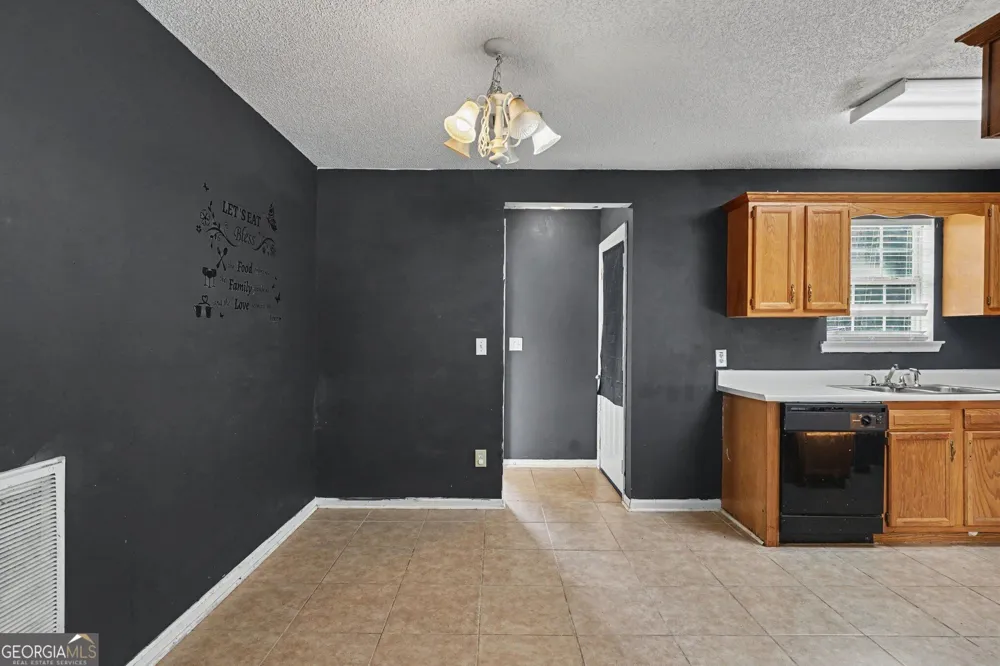 167 Bonnies Way Jenkinsburg, GA 30234
