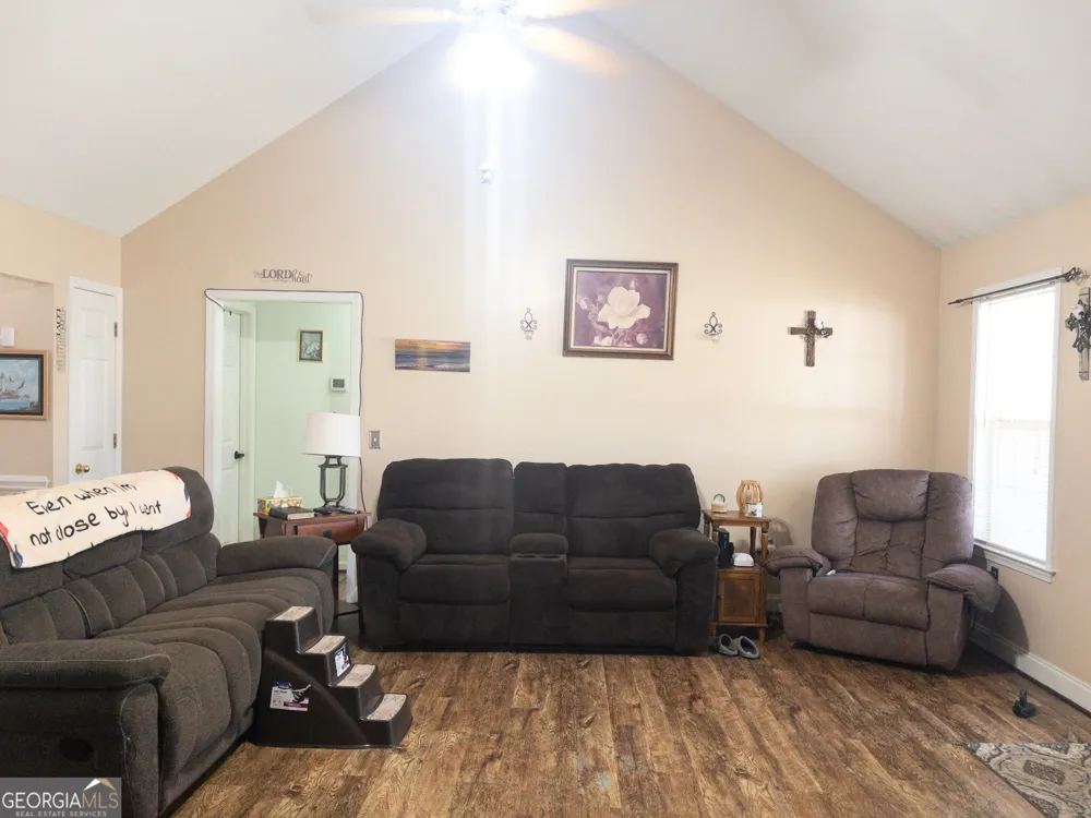 906 Irvin PL Vidalia, GA 30474