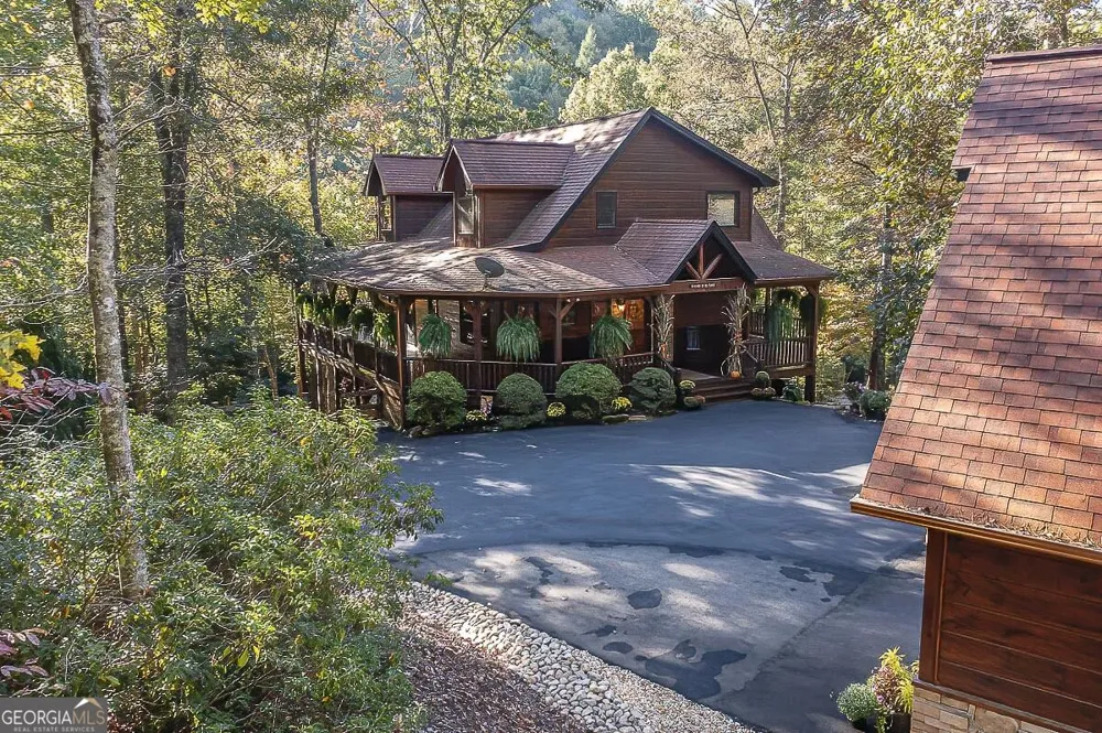 1934 Mountain Tops RD Blue Ridge, GA 30513