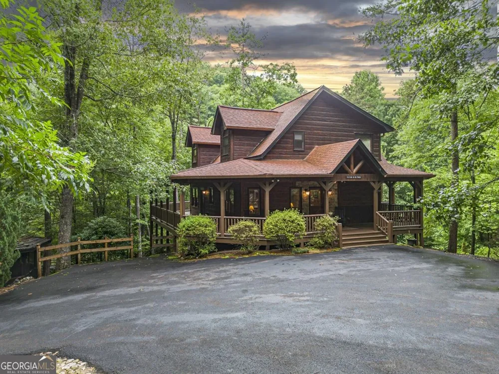 1934 Mountain Tops RD Blue Ridge, GA 30513