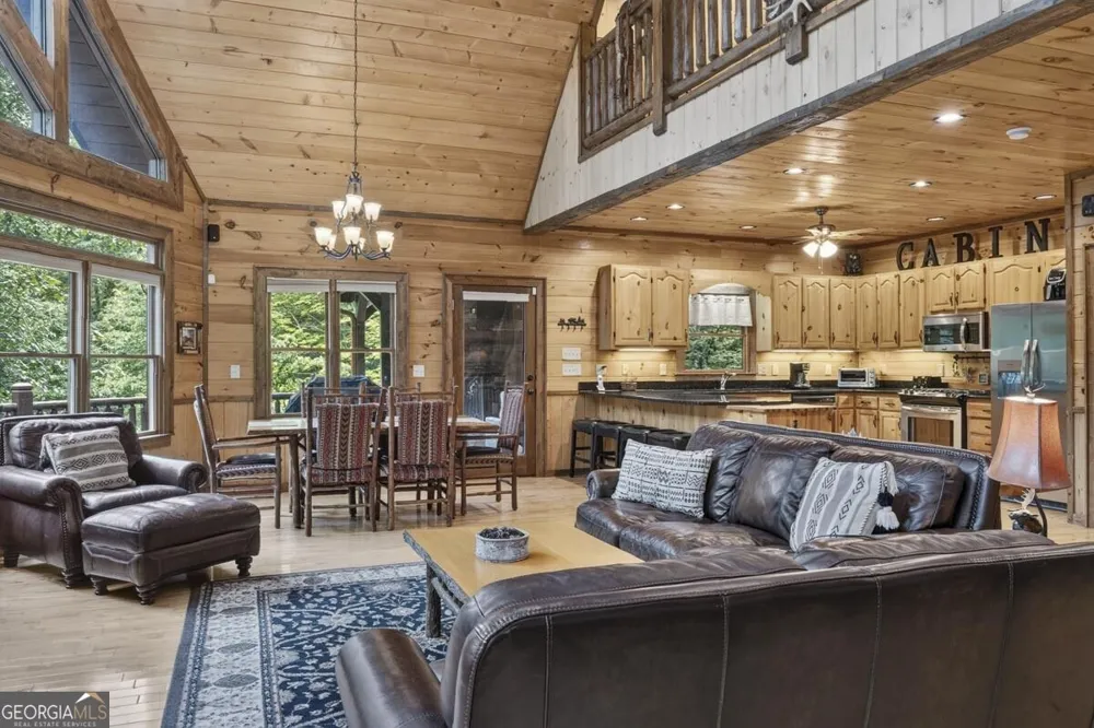 1934 Mountain Tops RD Blue Ridge, GA 30513