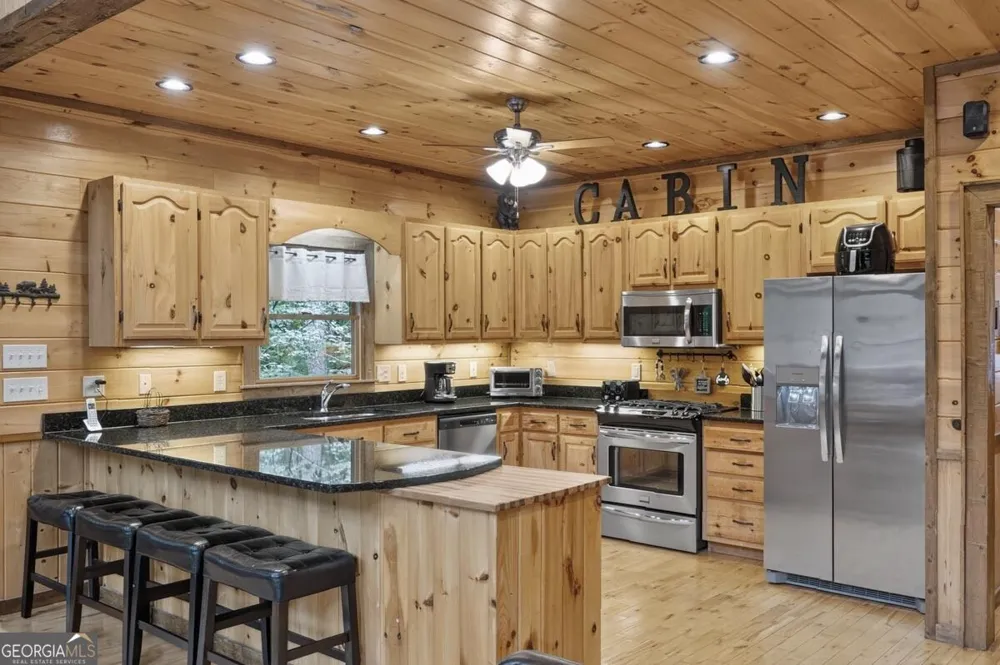 1934 Mountain Tops RD Blue Ridge, GA 30513