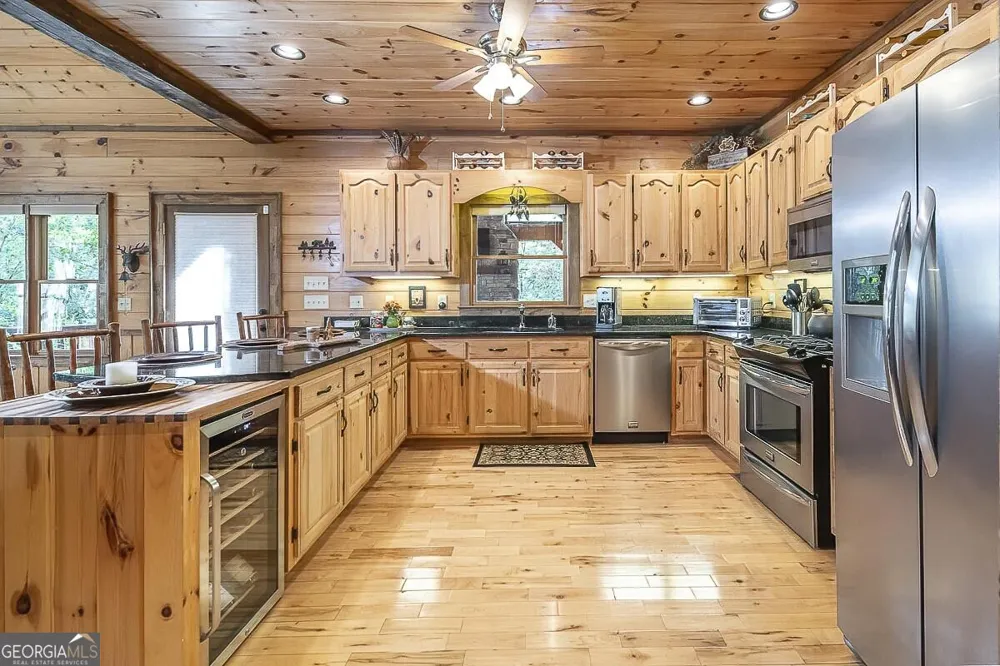 1934 Mountain Tops RD Blue Ridge, GA 30513