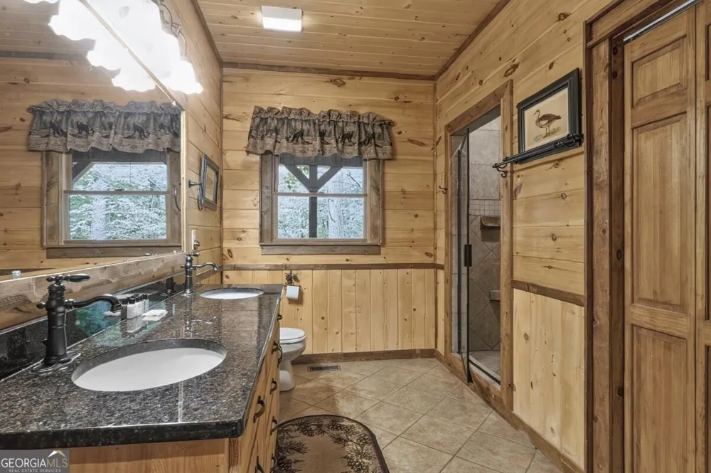 1934 Mountain Tops RD Blue Ridge, GA 30513