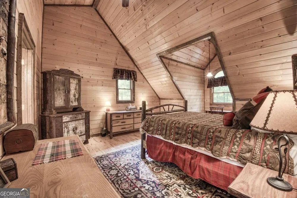 1934 Mountain Tops RD Blue Ridge, GA 30513