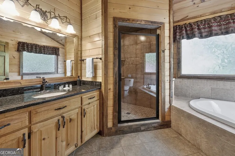 1934 Mountain Tops RD Blue Ridge, GA 30513
