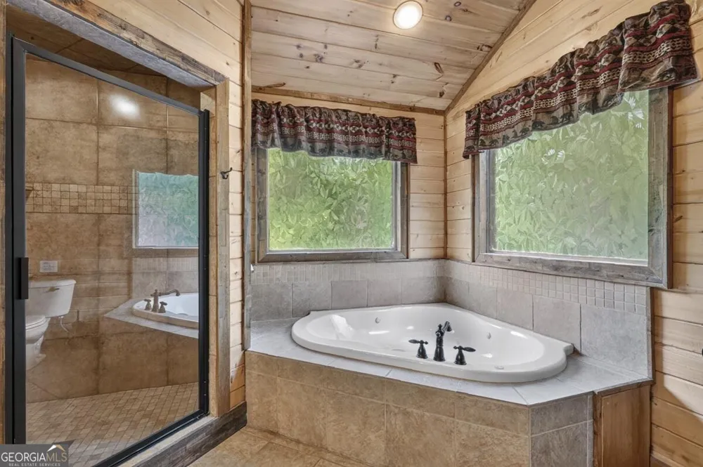 1934 Mountain Tops RD Blue Ridge, GA 30513