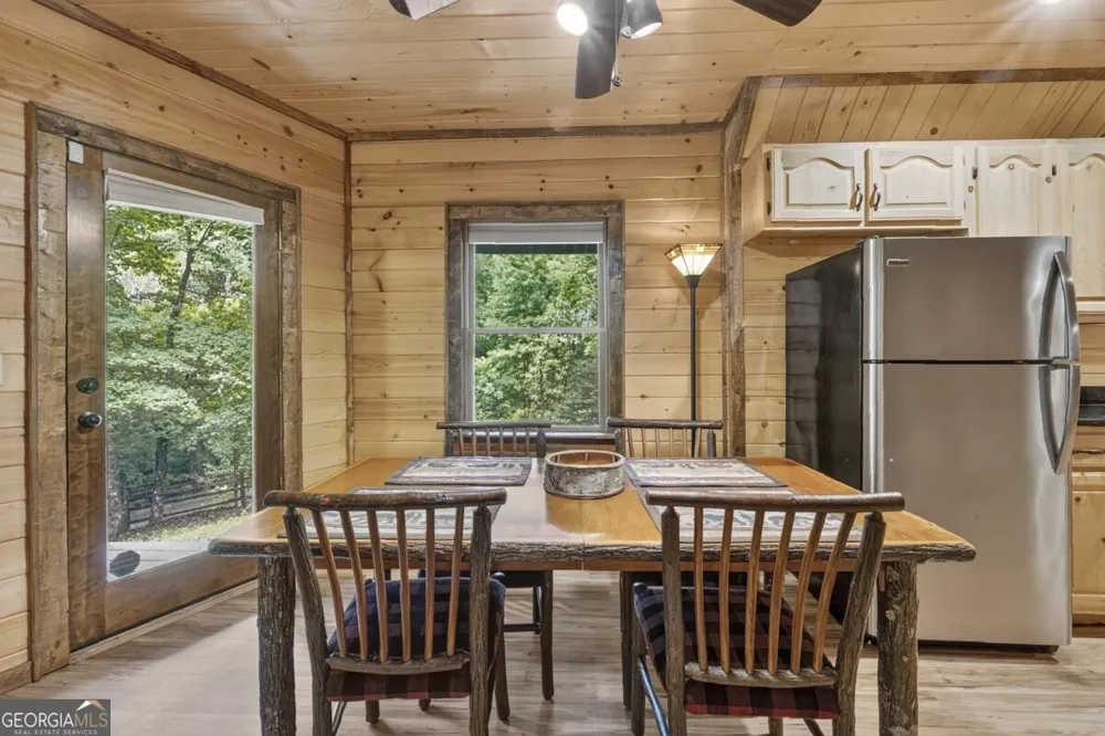 1934 Mountain Tops RD Blue Ridge, GA 30513