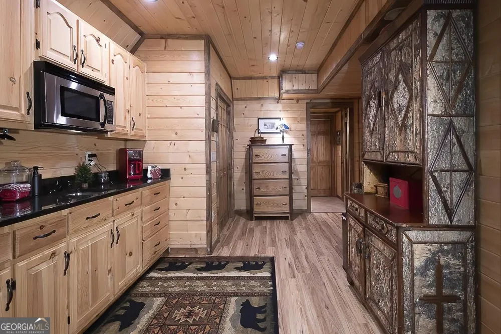 1934 Mountain Tops RD Blue Ridge, GA 30513