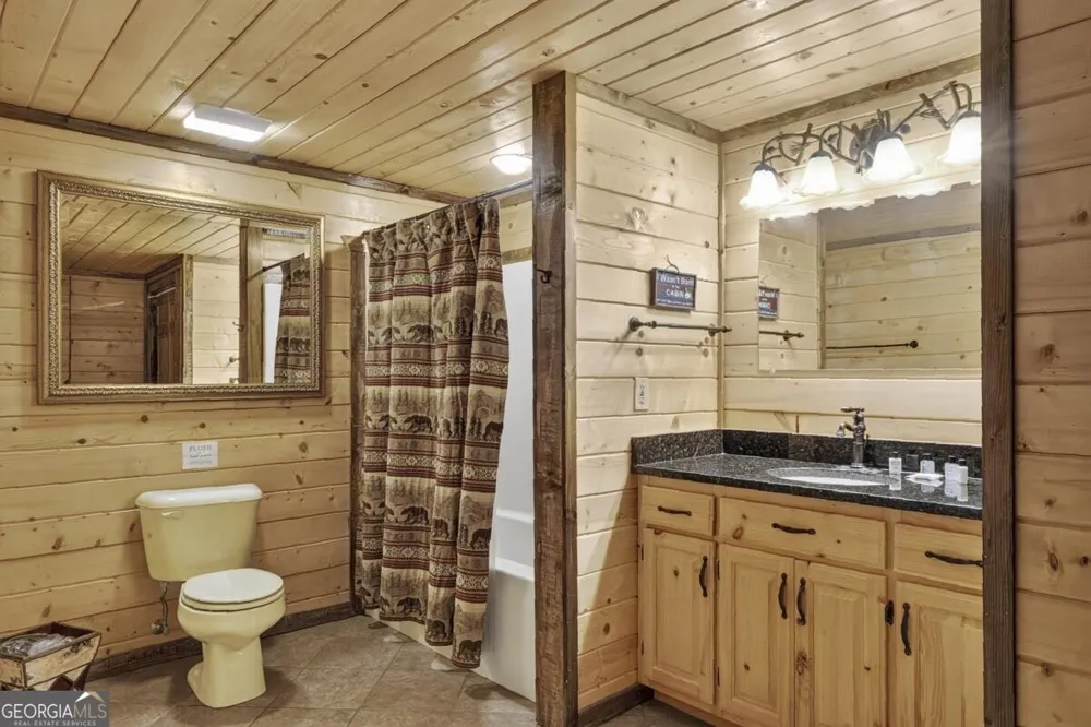 1934 Mountain Tops RD Blue Ridge, GA 30513