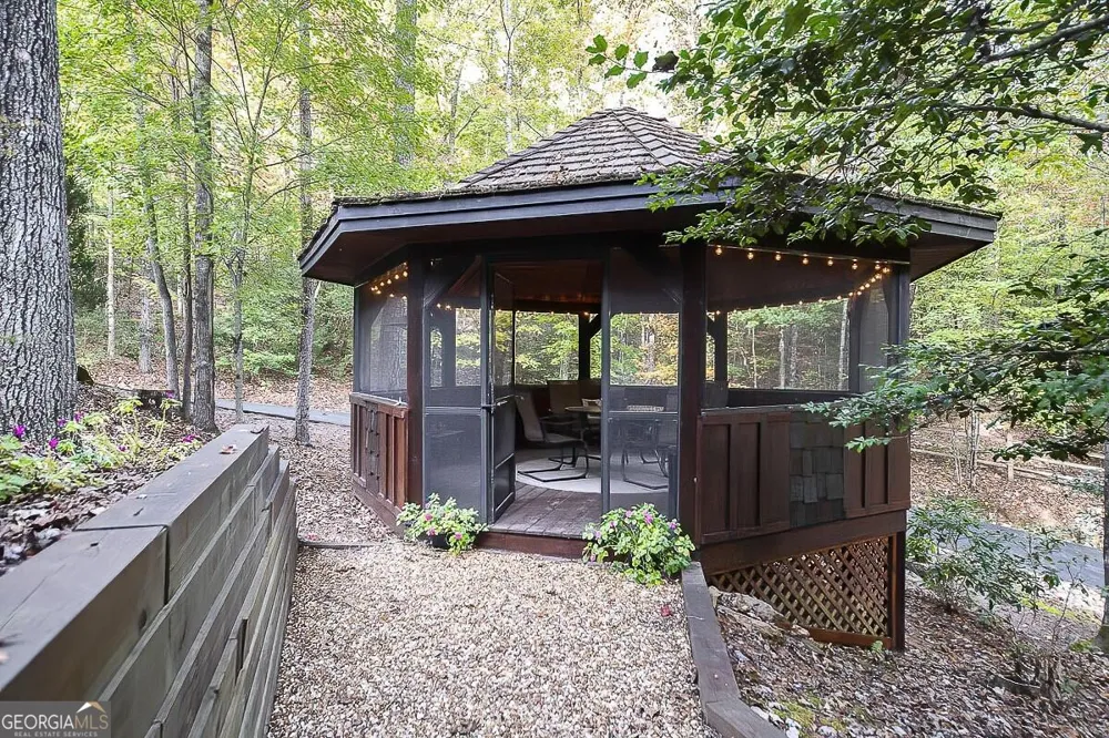 1934 Mountain Tops RD Blue Ridge, GA 30513