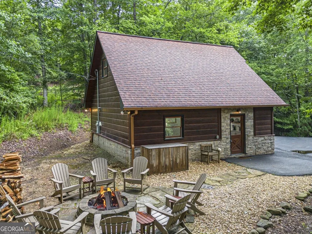 1934 Mountain Tops RD Blue Ridge, GA 30513