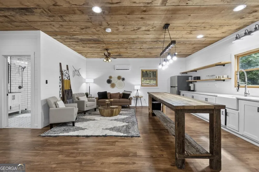 1934 Mountain Tops RD Blue Ridge, GA 30513