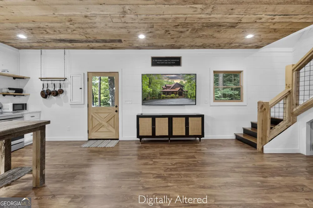1934 Mountain Tops RD Blue Ridge, GA 30513