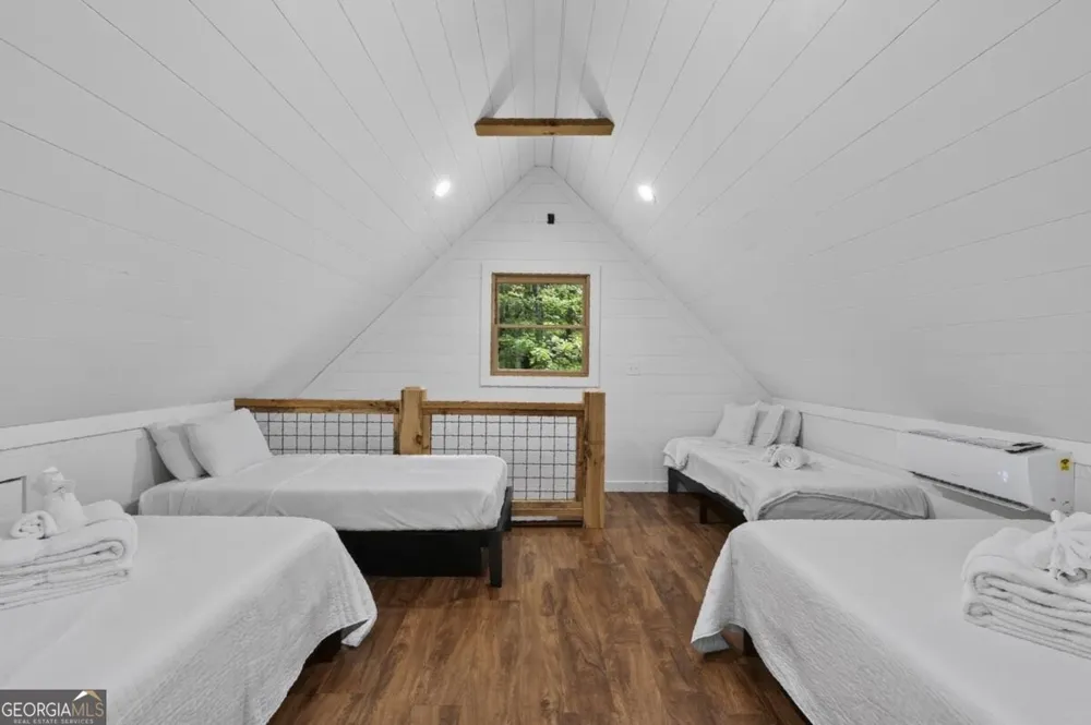 1934 Mountain Tops RD Blue Ridge, GA 30513