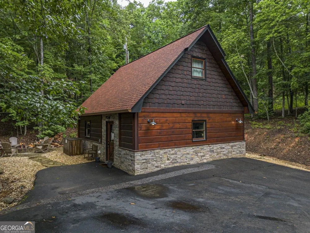 1934 Mountain Tops RD Blue Ridge, GA 30513