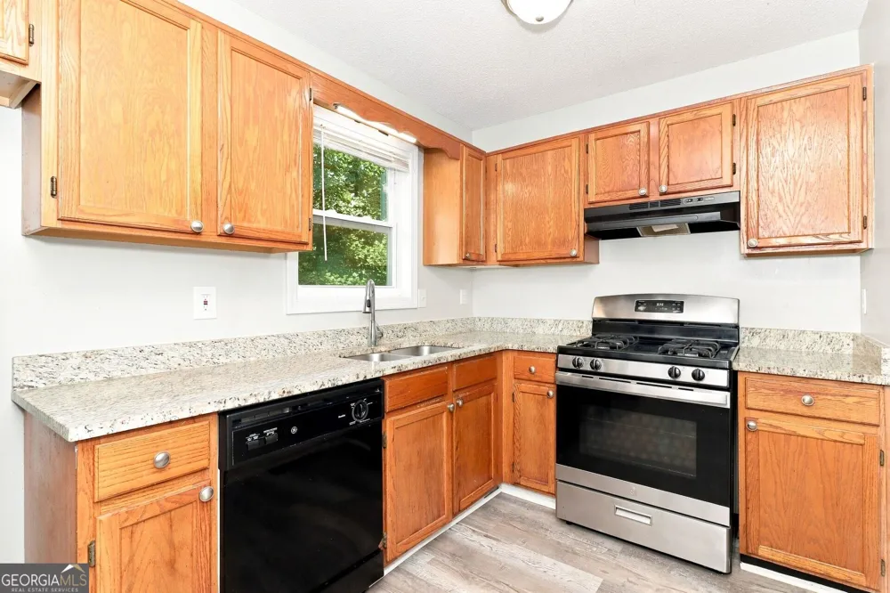 229 Hampton DR Dallas, GA 30132