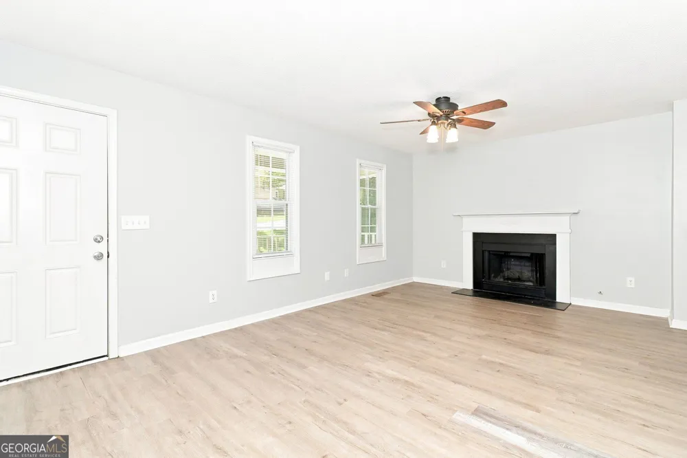229 Hampton DR Dallas, GA 30132