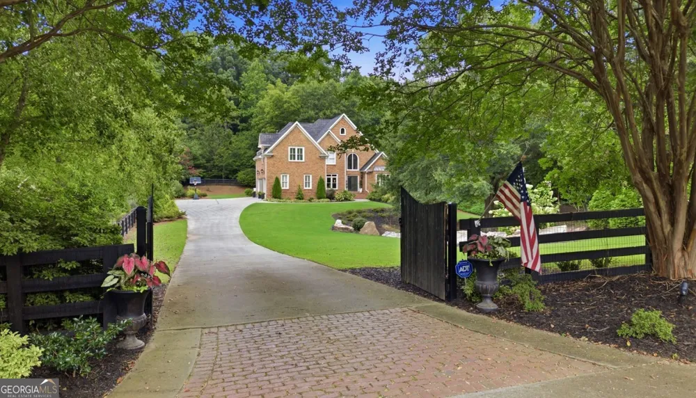 8365 Hurakan Creek XING Cumming, GA 30028