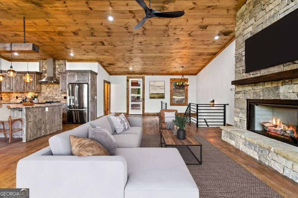 65 Wolf Creek HTS Mineral Bluff, GA 30559
