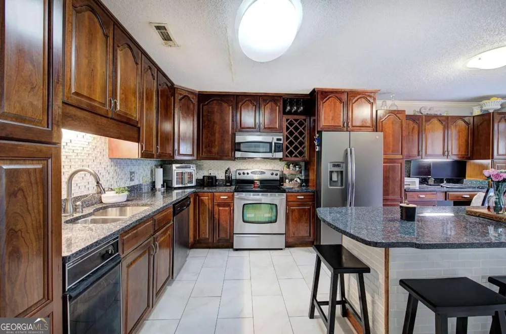 272 Mount Vernon DR Calhoun, GA 30701
